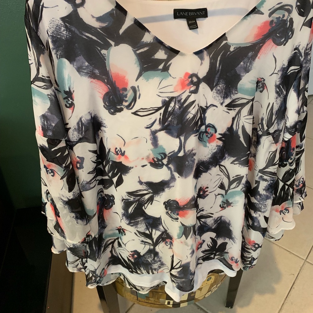 Multi Colored Flower Top. Mainly Black White